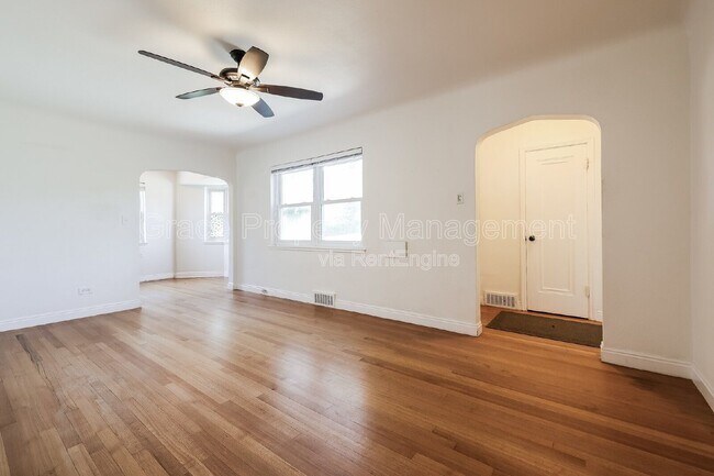 Building Photo - 2856 Elm St