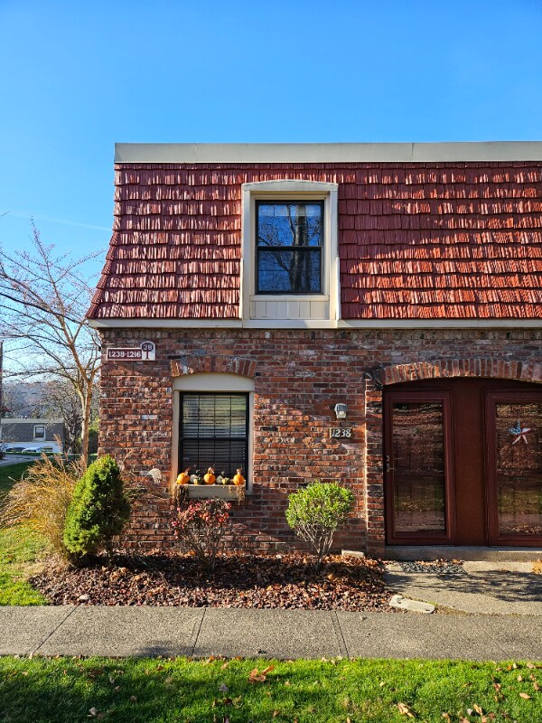 Primary Photo - 1238 Pennsbury Blvd