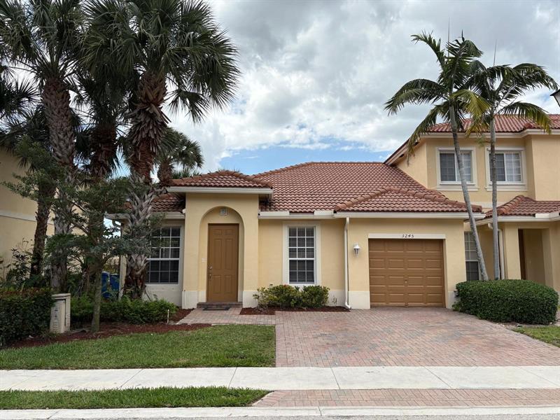 Foto principal - 3245 NW 31st Terrace