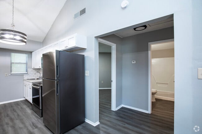 1BR, 1BA - 9665SF - 8014 Tommy Ct Tampa, FL 33619-4833 - Octagon LLC