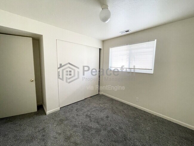 Foto del edificio - 4693 S Arlington Park Dr