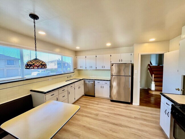 Foto del edificio - GORGEOUS, BEAUTIFULLY MAINTAINED 3 BED/2 B...