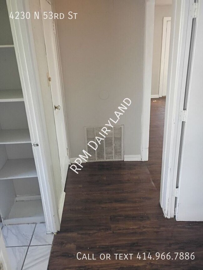 Foto del edificio - 4230 N 53rd St