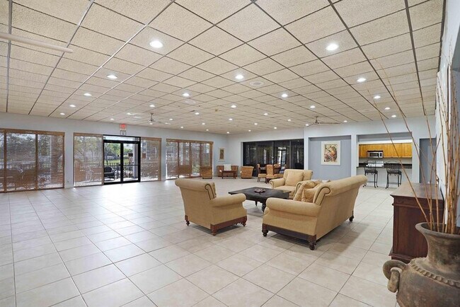 Building Photo - 1240 S Military Trail