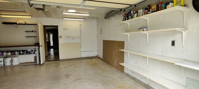 Garage - 8903 Briardale Dr