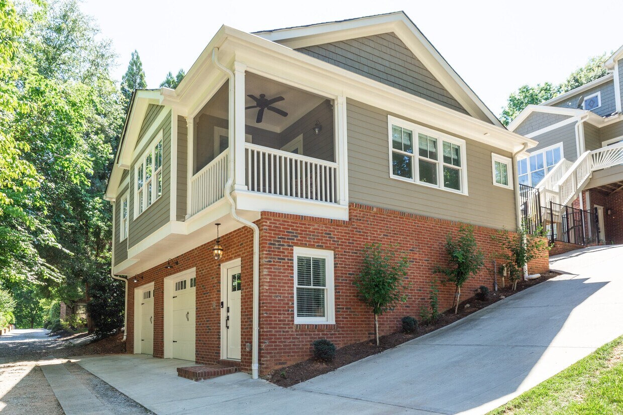 Foto principal - 393 North Highland Avenue Northeast