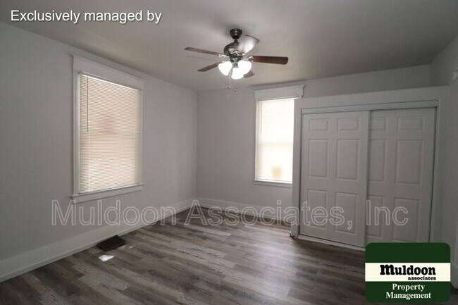 Foto del edificio - 904 E B St