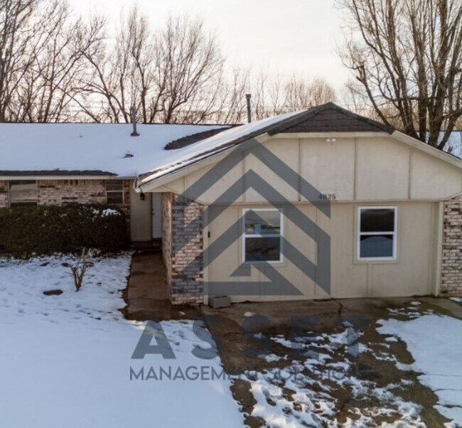 Foto del edificio - Spacious 5-Bedroom Home Near Tinker AFB and Local Parks