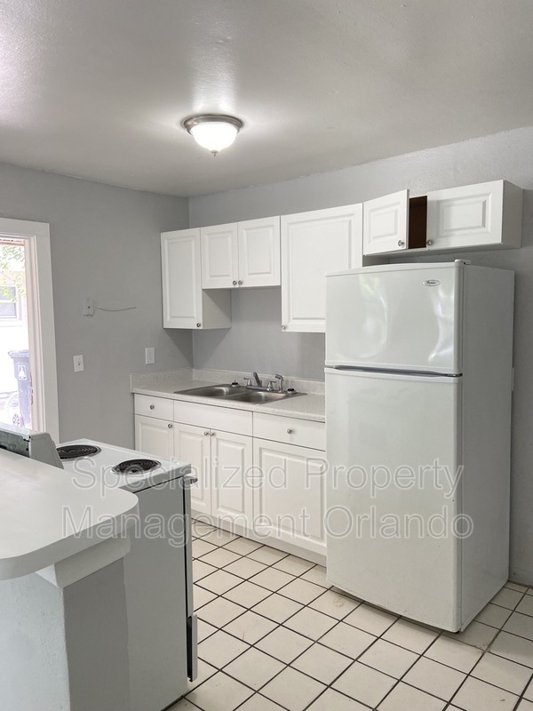 Building Photo - 1033 Bentley St