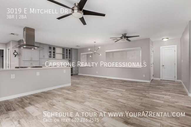 Photo - 3019 E Mitchell Dr House