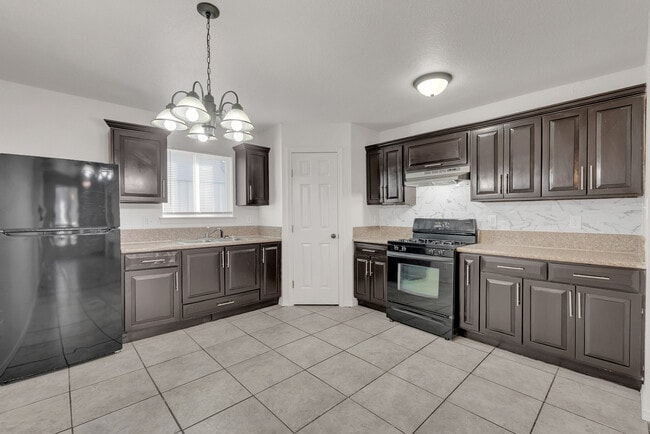 Building Photo - 9277 Leonardo Ave