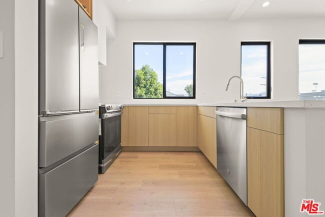 Building Photo - 2671 Benedict St