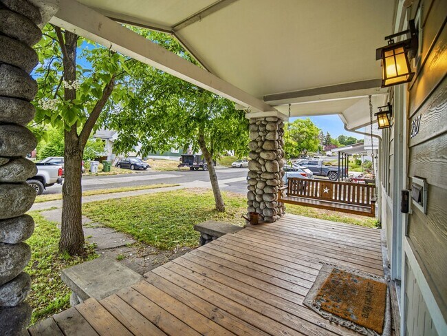 Foto del edificio - Updated Spokane Rental Home with 4 Bedrooms & Private Yard