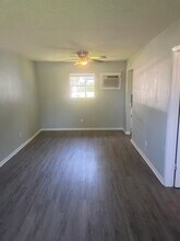 Building Photo - 214 E Reagan Ave