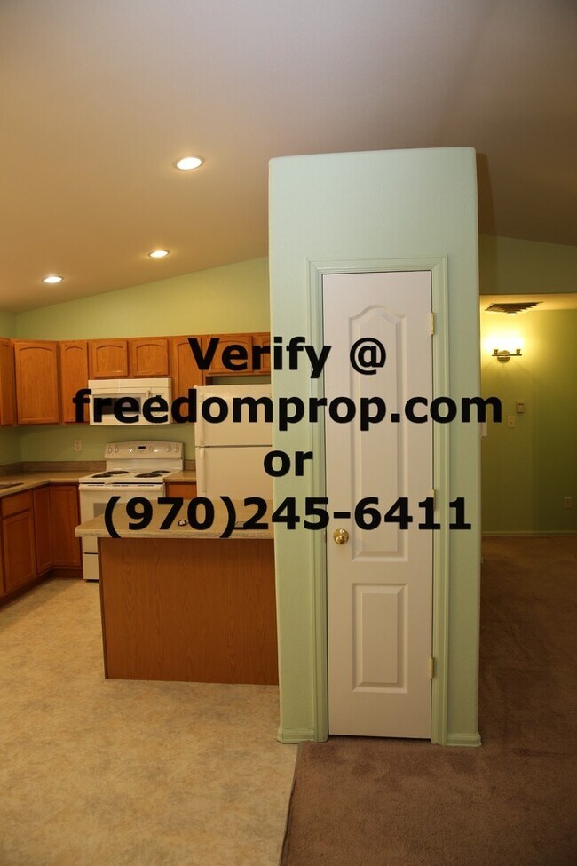 Building Photo - Northeast off Patterson 3 Bedroom 2 Bath H...