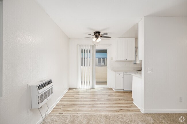 2 habitaciones, 1 baño - 800 pies cuadrados - Comedor - Rancho Villas