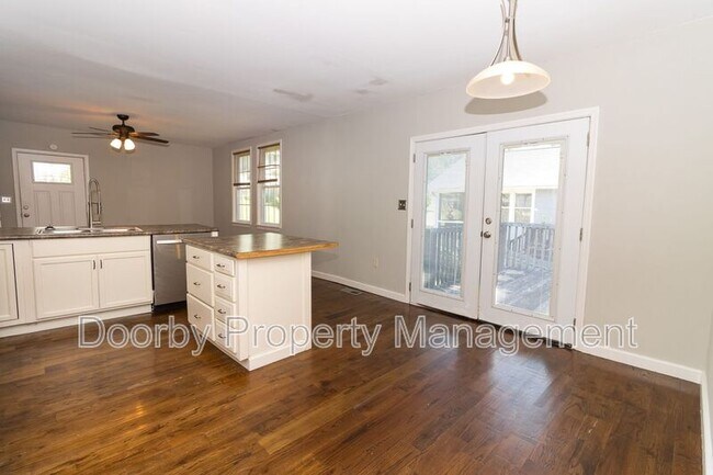 Foto del edificio - 3498 Crompton St