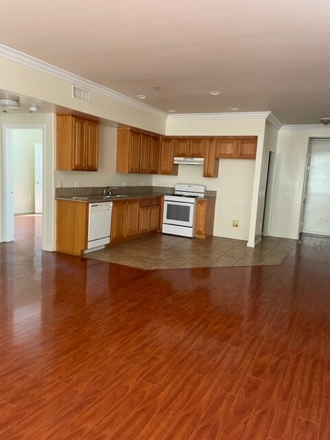 Cocina - 14628 Sylvan St