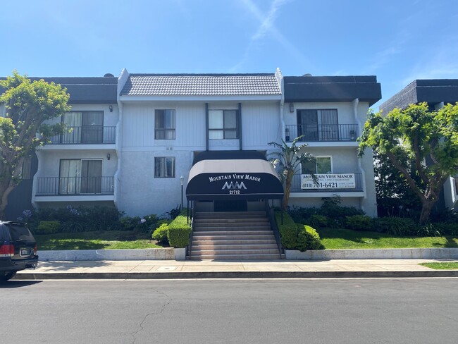 Mountain View Manor Apartments - 21700-21734 Septo St Chatsworth, CA ...