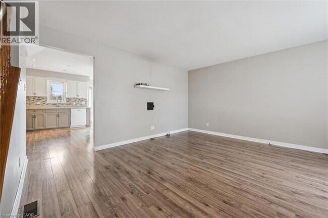 Photo du bâtiment - 427 Bankside Crescent