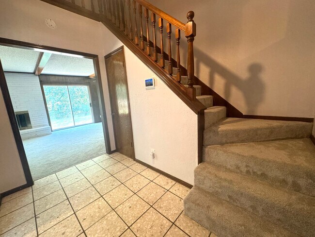 Foto del edificio - Beautiful 4 bedroom 2.5 bathroom home loca...