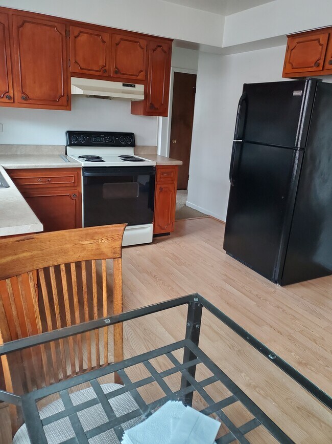 Foto del edificio - 9455 Maple Dr