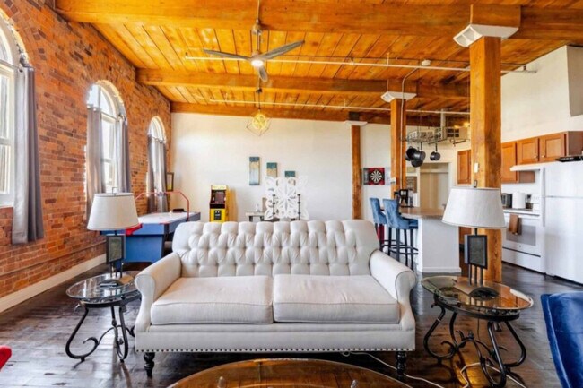 Building Photo - 226 Mt Elliott St