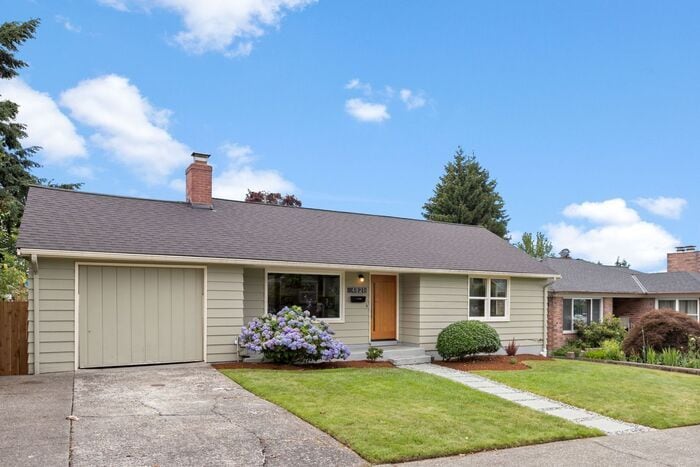 Primary Photo - Air Conditioned Columbia City Bungalow