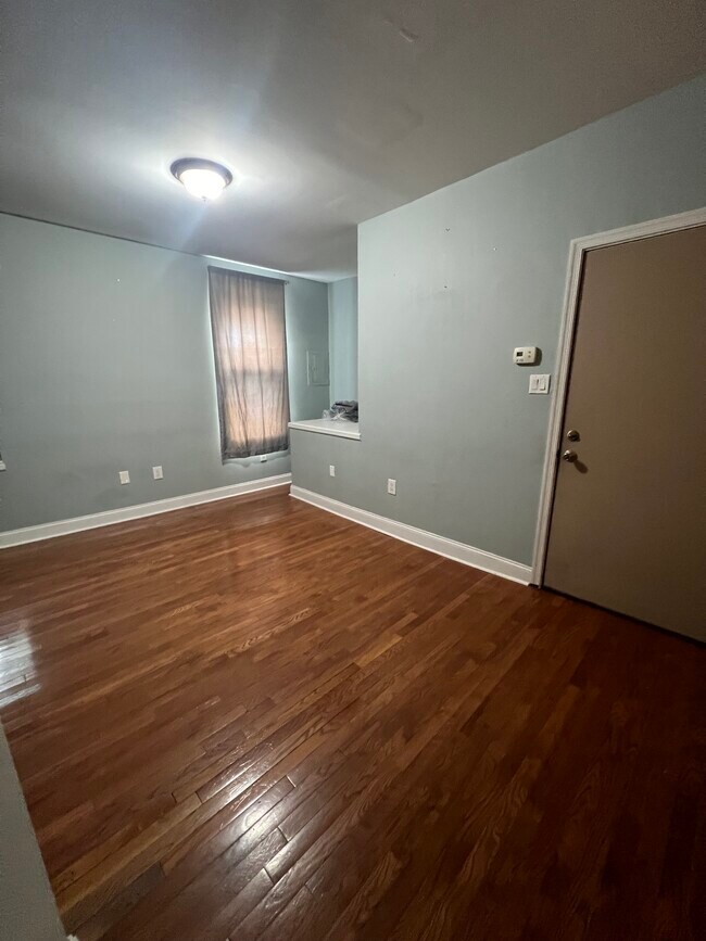 Building Photo - 431 E Girard Ave