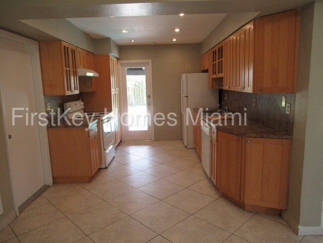 Building Photo - 342 S Fig Tree Ln