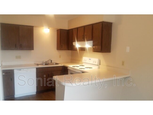 Building Photo - 3701 Jean Pl
