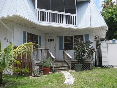 Primary Photo - Spacious 2/1.5 Townhome in New Town