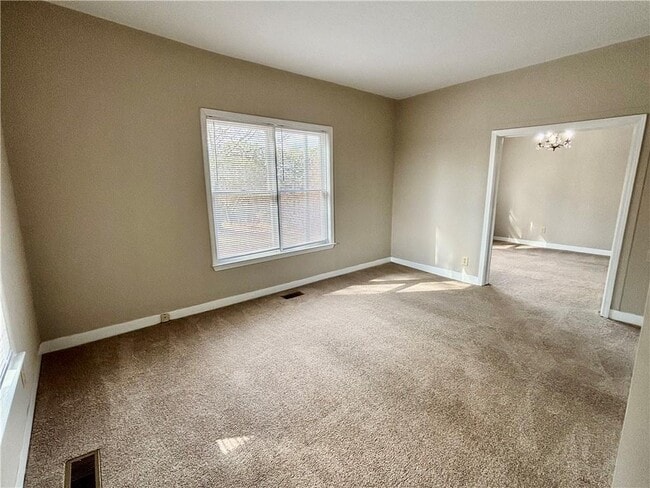 Foto del edificio - 3302 N Bogan Rd NE