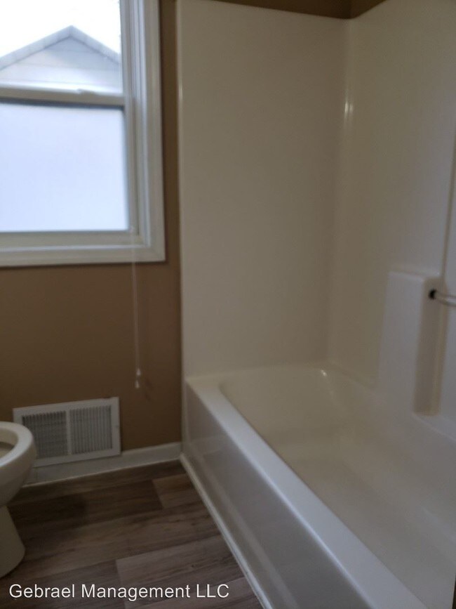 Foto del edificio - 3 br, 1 bath House - 2632 Cumings Ave