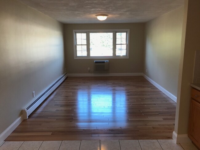 Building Photo - 270 Main St