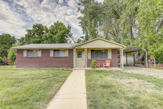 Building Photo - Beautiful Three Bedroom Home 9 months lease.
