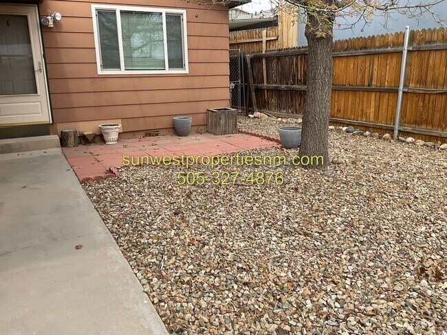 Building Photo - 3 Bedroom, 2 Bathroom with 2 Car Garage and Fenced Back Yard