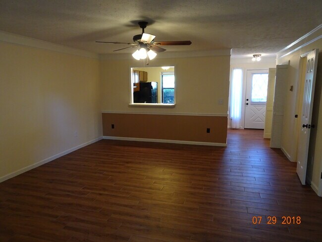 Foto del edificio - 4251 Logan Way