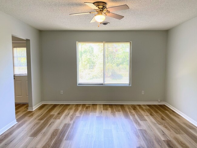 Building Photo - 1104 Fishlock Ave