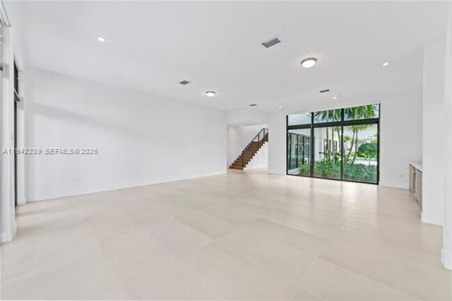 Foto del edificio - 16680 Botaniko Dr N