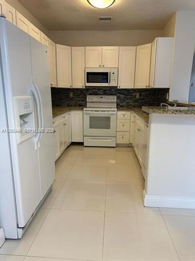 Foto del edificio - 10812 NW 51st Ln