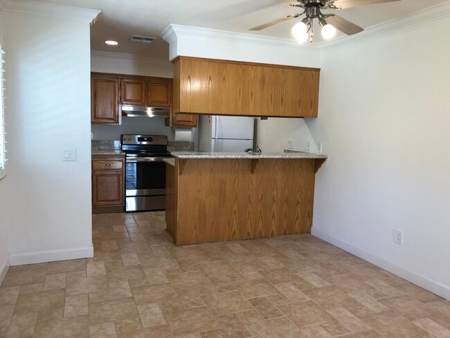 Building Photo - North HB Single Story 2 bedroom 1 bathroom...