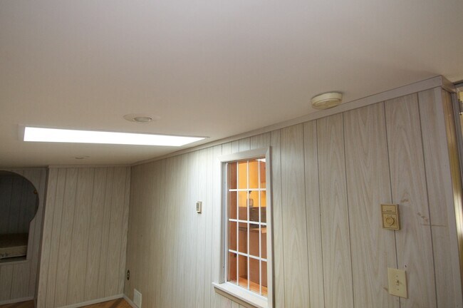 ??? Studio with skylight - 6201 NY-42
