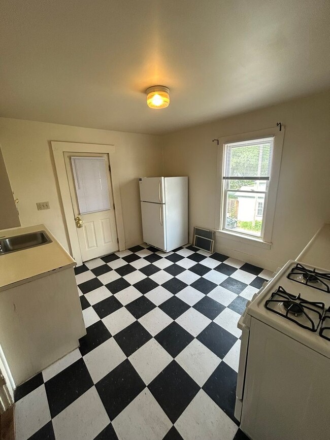 Photo - 149 N Union St Apartment