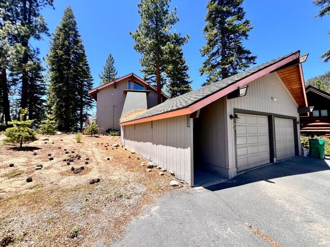 Building Photo - Fully Furnished Incline Home