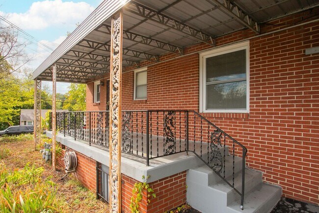 Foto del edificio - 5310 Georgia Ave