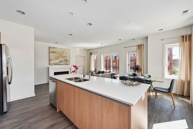 Foto del edificio - 8465 W Grand Ave