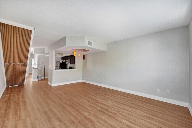 Foto del edificio - 781 SW 148th Ave