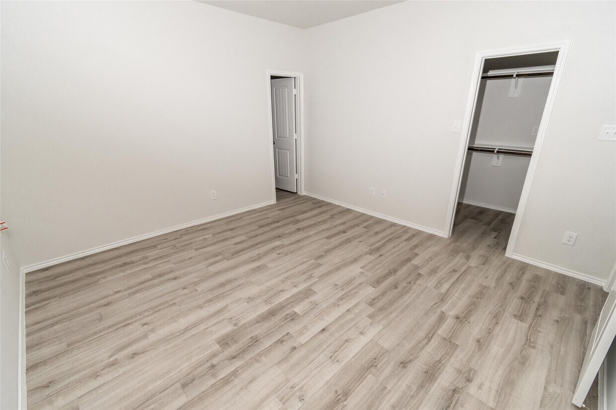 Foto principal - 17330 Desmond St