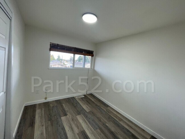 Building Photo - North Tacoma 4 Bed 2 Bath Single Family Home
